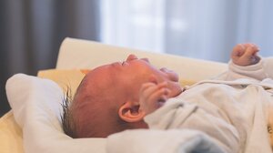 Παλινδρόμηση ύπνου στα μωρά: Τι είναι και πώς να τη διαχειριστείτε