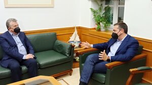 Σε καλό κλίμα τα είπαν Τσίπρας - Αρναουτάκης!