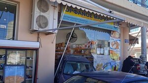 Αυτοκίνητο... "μπούκαρε" σε μινι μάρκετ 