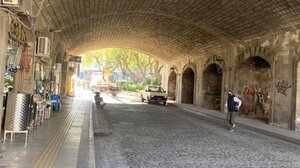 Αναγκαία η παρέμβαση στο λιθόστρωτο της Καινούργιας Πόρτας