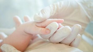 "Συναγερμός" τη νύχτα για πτώση παιδιού