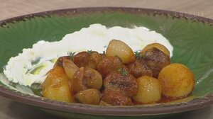 Ελληνικά κάστανα στιφάδο με κρέμα φέτας