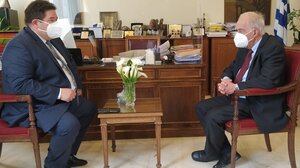 Συνάντηση του Δημάρχου Ηρακλείου με τον Επίτιμο Αρχηγό της ΕΛ.ΑΣ Μ. Καραμαλάκη