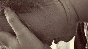 Της πέταξε νερό και με τα νύχια του προσπάθησε να την τραυματίσει στο μάτι