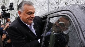 Διαδηλωτές αποκλείουν γέφυρα στη Βουδαπέστη