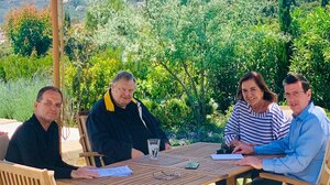 Η συνάντηση των τριών και κάτι...που έρχεται!