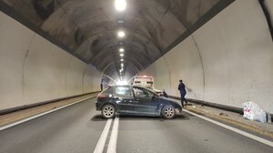 Τρακάρισμα στο τούνελ της Σταλίδας το πρωί της Κυριακής