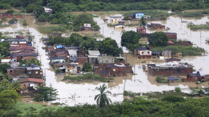 Πλημμύρες στη Βραζιλία: Επιζήσασα ξεσπά σε λυγμούς -«Δεν μπορώ να κοιμηθώ, δεν μπορώ να φάω» 