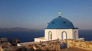 Ποιο είναι το ελληνικό νησί με τις περισσότερες εκκλησίες;