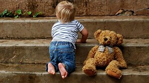 Απίστευτο: η μπέμπα την «κοπάνησε» μεσάνυχτα από το σπίτι 