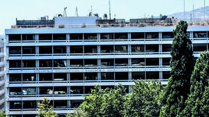 Αύξηση εισπράξεων από ΦΠΑ, μείωση κατανάλωσης λόγω ακρίβειας