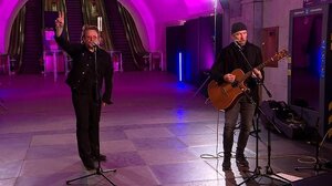 Μπόνο και The Edge τραγούδησαν ζωντανά στο μετρό του Κιέβου