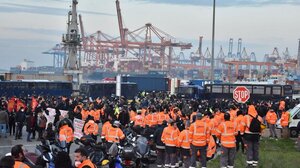 Η Ένωση Ιδιωτικών Υπαλλήλων στο πλευρό των εργαζομένων της COSCO