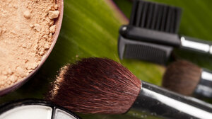 Δύο τρόποι για να προσαρμόσετε το foundation σας αναλόγως με την εποχή