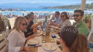 Σε ψαροταβέρνα στο Μαράθι, Μπακογιάννη - Βενιζέλος