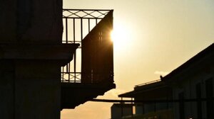 Στο κενό από μπαλκόνι 59χρονη