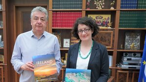 Συνάντηση Αρναουτάκη με την Πρέσβη της Ιρλανδίας