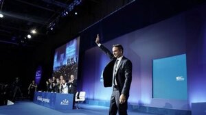 Υπό τον ήχο των βιολιών η είσοδος Μητσοτάκη στο συνέδριο, χθες