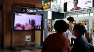 Βόρεια Κορέα: Εκτόξευση τριών βαλλιστικών πυραύλων, ο ένας διηπειρωτικός