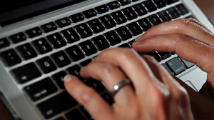 Η μεγαλύτερη πτώση της 20ετίας στις πωλήσεις ηλεκτρονικών υπολογιστών