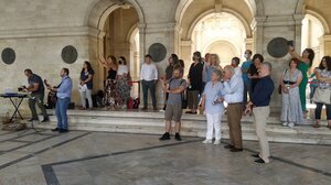 Τραγούδια και μηνύματα ειρήνης στο αίθριο της Λότζια από μικρούς μαθητές