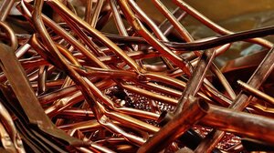 Παππούς έκλεβε μαζί με τον εγγονό του και τα φόρτωναν στο αυτοκίνητο της κόρης του