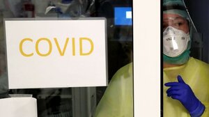 Αύξηση κρουσμάτων και θανάτων, προβλέπει ο Τζανάκης - "Έχουμε χαλαρώσει υπερβολικά"