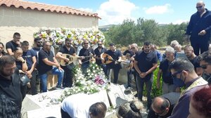 Με λύρα και λαγούτα το τελευταίο αντίο στον Μεσαρίτη λυράρη