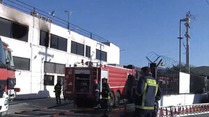 Υπό έλεγχο η πυρκαγιά σε βιομηχανικό χώρο στη Μαγούλα