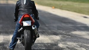 Επιχείρηση για δικυκλιστή που έπεσε σε χαντάκι