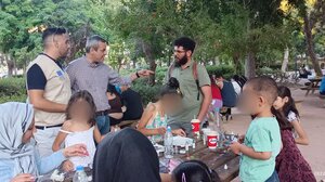 Στις εκδηλώσεις για τους πρόσφυγες, στο πάρκο Γεωργιάδη, ο Χάρης Μαμουλάκης