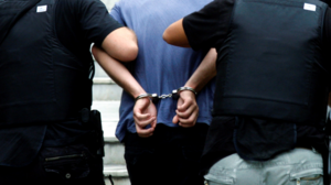 Χειροπέδες σε 3 για κλοπές μοτοσυκλετών