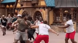 Χαμός στην Disney: Ξύλο μεταξύ δύο οικογενειών για μια θέση στην ουρά