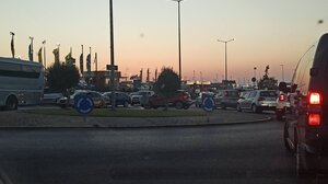 Αλαλούμ από την κίνηση έξω από το αεροδρόμιο του Ηρακλείου - Δείτε εικόνες