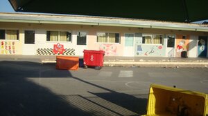 Meeting point ... παραβατικών και βάνδαλων, το δημοτικό σχολείο