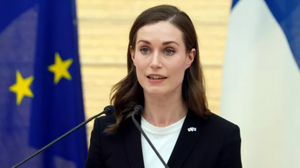 Η Φινλανδή πρωθυπουργός σε συναυλία με κοντό σορτς και δερμάτινο! 