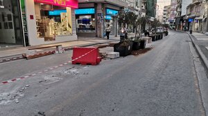 Ξέσπασαν στα... παγκάκια 