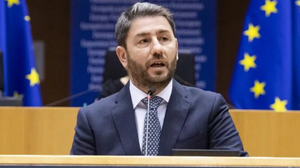 Πυρά Ανδρουλάκη κατά Μητσοτάκη στο Ευρωκοινοβούλιο: «Δηλητηριάζει και διχάζει τον λαό με θεωρίες συνωμοσίας»