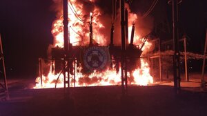 Λάρισα: Μεγάλη φωτιά στον υποσταθμό της ΔΕΗ στο Μοσχοχώρι