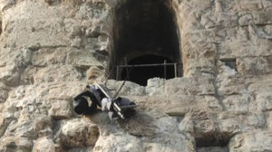 Τραυματίστηκε ένας άνδρας στο Ηρώδειο: Έσπασε η βάση των προβολέων