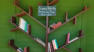 Το θεατράκι του Καράβολα απέκτησε βιβλιοθήκη!