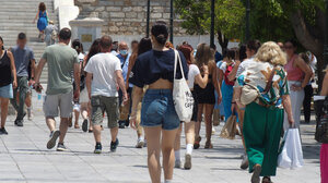 Περισσότερες από 110.000 επαναλοιμώξεις Covid 19 καταγράφηκαν μέσα στον Ιούλιο