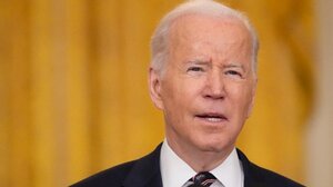 Ο Μπάιντεν καταφέρεται εναντίον των «οπισθοδρομικών» οπαδών του Τραμπ 