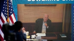 Ο πρόεδρος Μπάιντεν εμφανίστηκε να βήχει σε βιντεοδιάσκεψη αλλά δηλώνει ότι "είναι καλύτερα απ' όσο ακούγεται"