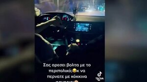 Σε διαθεσιμότητα οι αστυνομικοί που περνούσαν με κόκκινο με γυναίκες στα πίσω καθίσματα