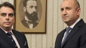 Βουλγαρία: Ο πρόεδρος Ράντεφ έδωσε εντολή σχηματισμού κυβέρνησης στον Ασέν Βασίλεφ