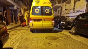 Παρέα δέκα ατόμων πλακώθηκαν στο ξύλο και γρονθοκόπησαν 37χρονο που πήγε τους χωρίσει