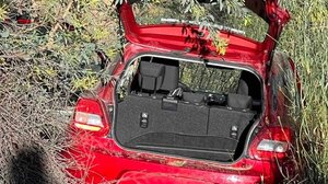 Τουρίστες έπεσαν με το ΙΧ τους σε γκρεμό 20 μέτρων!