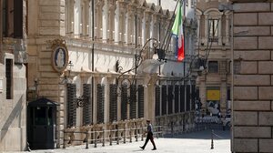 Ιταλία: Κινητικότητα με προεκλογικές συμπράξεις πριν από τις κάλπες του Σεπτεμβρίου