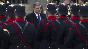 Τουρκία: Ο πρώην πρόεδρος Γκιουλ σπάει τη σιωπή του και επικρίνει τον Ερντογάν